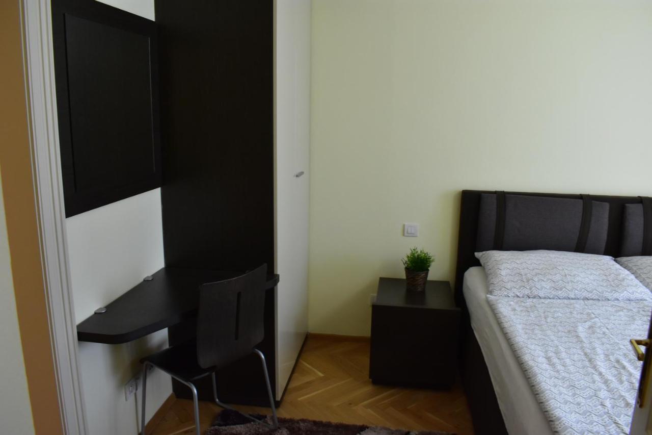 Vikroria - Hálkova 5 * Praha