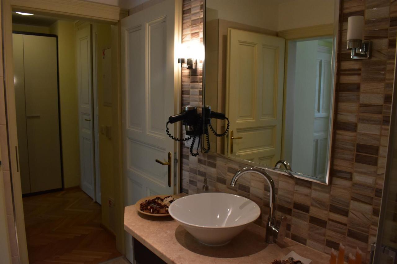 Vikroria - Hálkova 5 * Praha