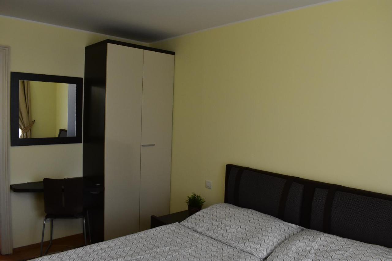 Vikroria - Hálkova 5 * Praha