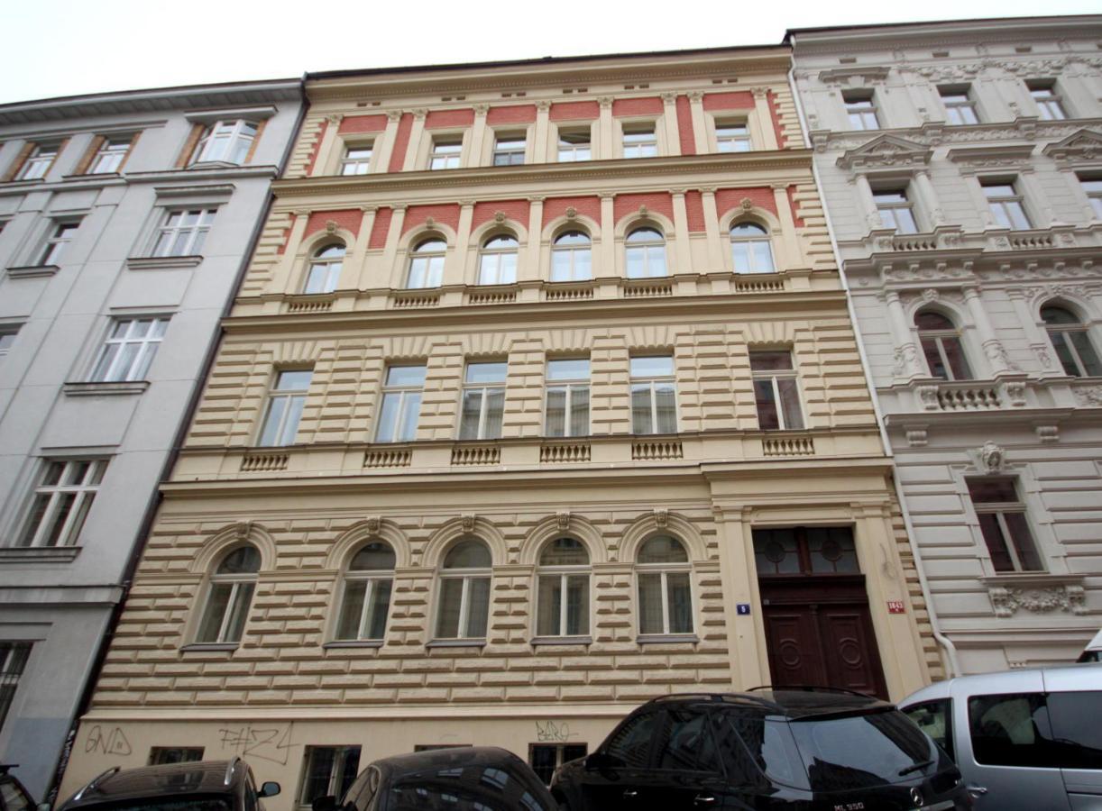 Vikroria - Hálkova 5 * Praha